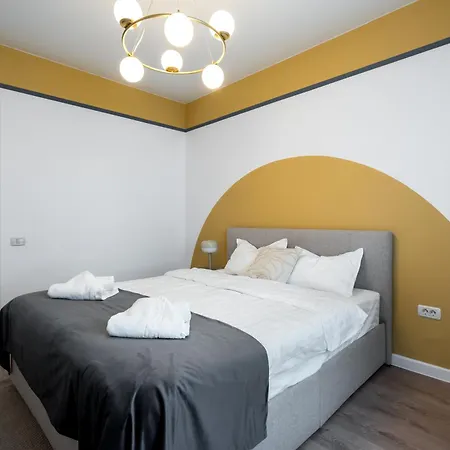 Spacious 809 Apartment