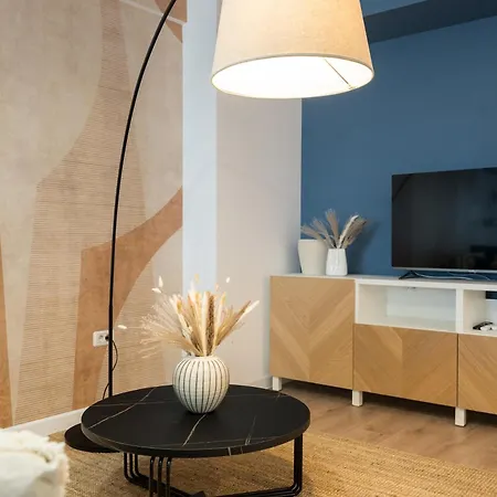 Spacious 809 Apartment *