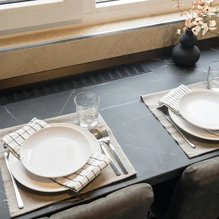 Spacious 809 Apartment *