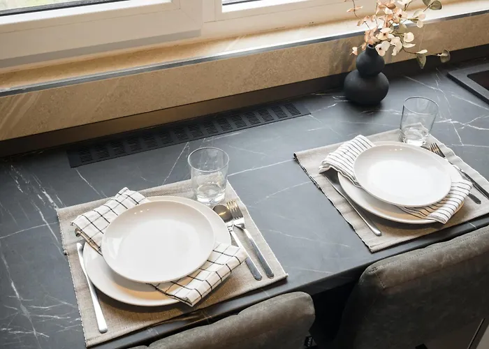 Spacious 809 Apartment *